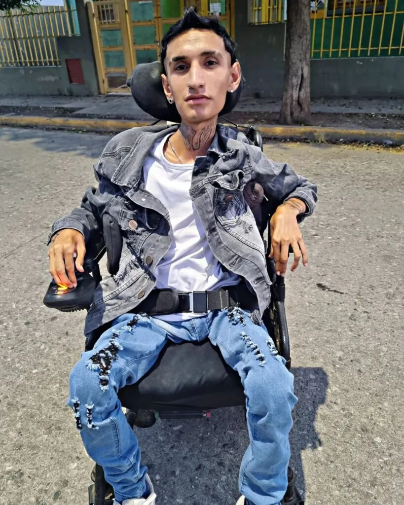 412448962_2174949502847572_6866550279598670896_n-819x1024